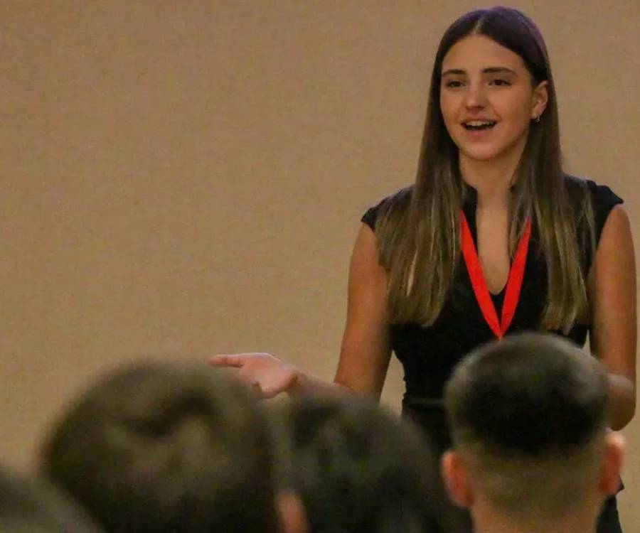 Una mente brillante: es de Santa Fe, tiene 19 años, habla 5 idiomas y creó una app para aprender inglés