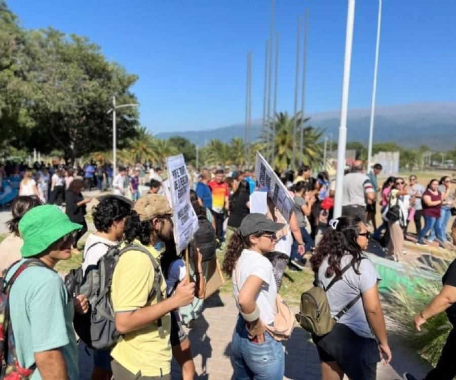 Inicio de clases con protestas: docentes marchan a casa de Gobierno