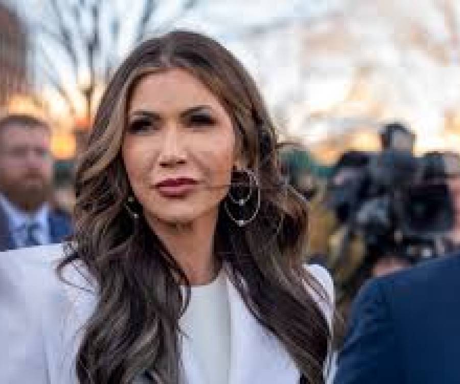 Trump destituye a la secretaria de Seguridad Nacional tras polémicas redadas migratorias