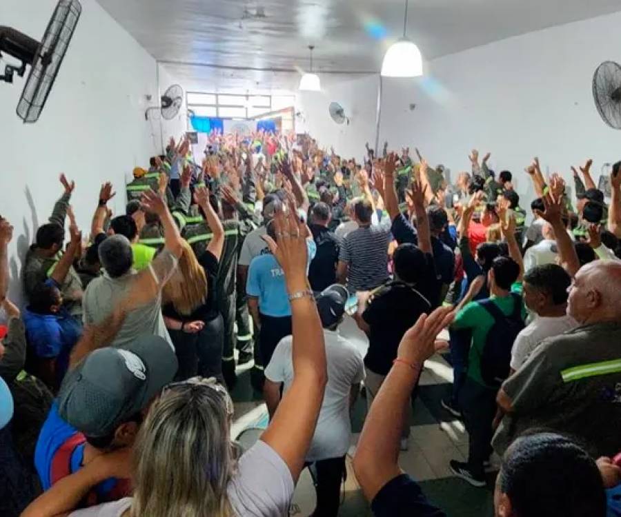 Acuerdo salarial en Municipalidad, 15% en tres cuotas y bonos de hasta $100.000