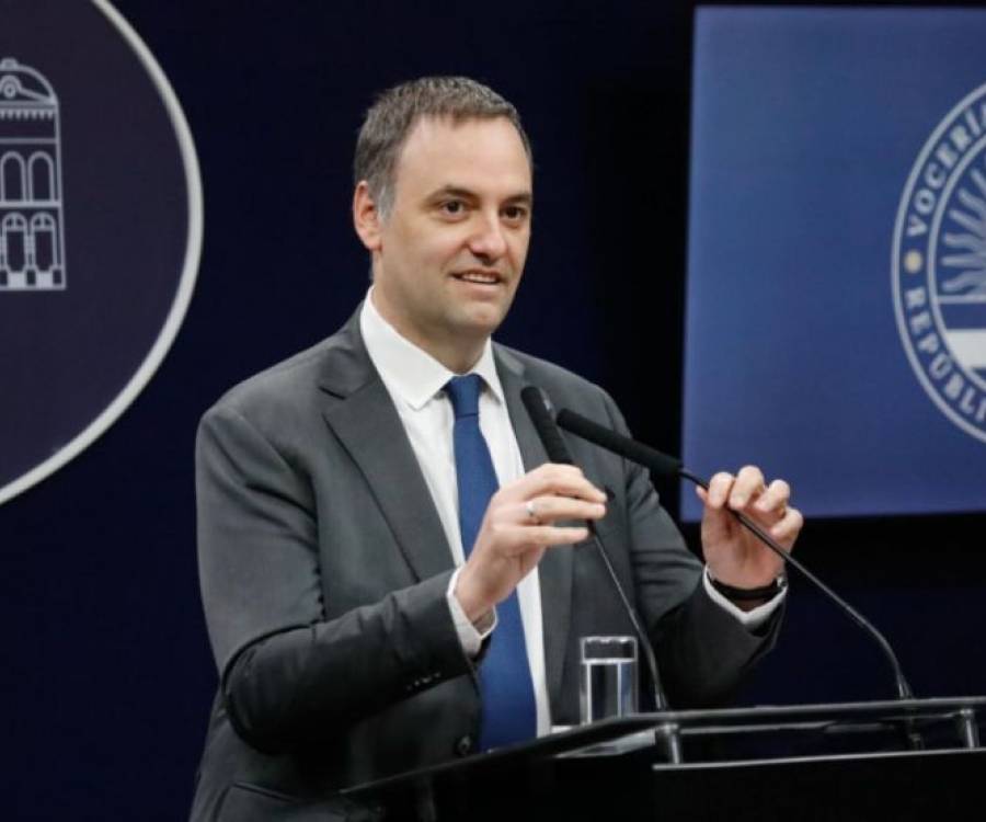 Imputaron a Manuel Adorni por presunto enriquecimiento ilícito