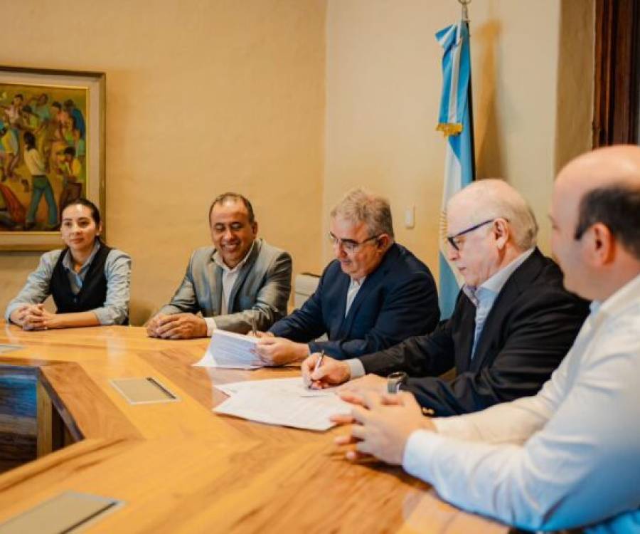 El gobernador firmó un acuerdo con el Hospital Italiano para fortalecer la salud pública