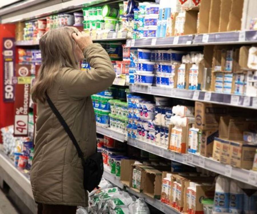 Por la crisis, más segundas marcas y menos productos premium