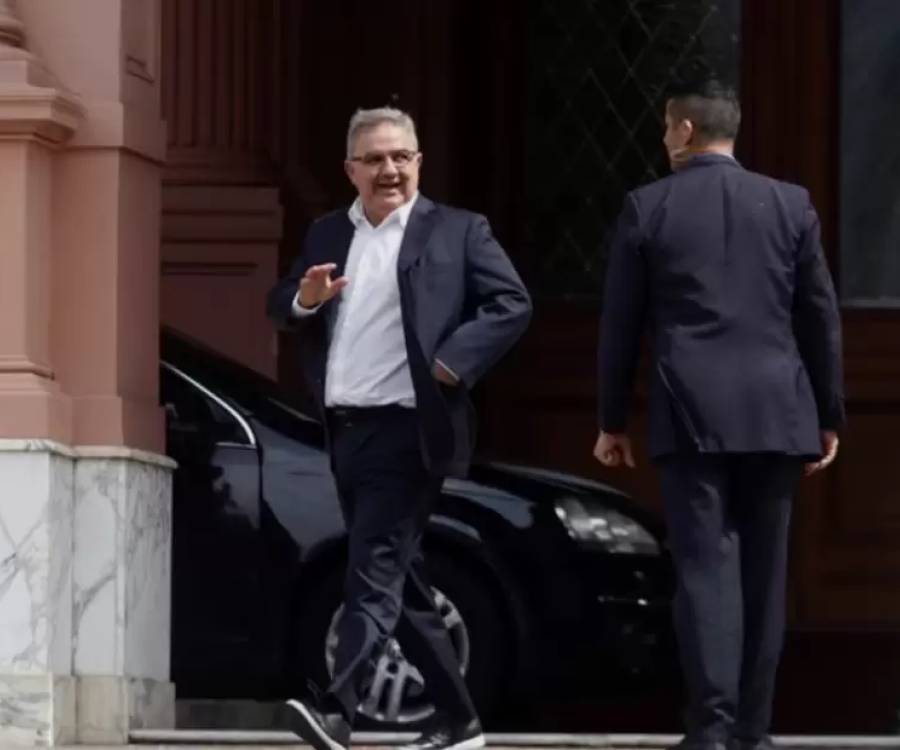 Gobierno piensa pagarle el 50% del sueldo a estatales que quieran ir al sector privado