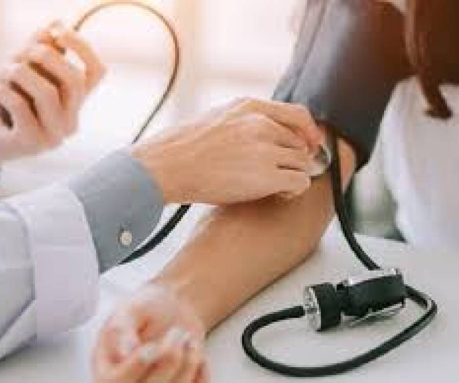 Presión arterial alta, los cardiólogos revelan los hábitos que más la afectan