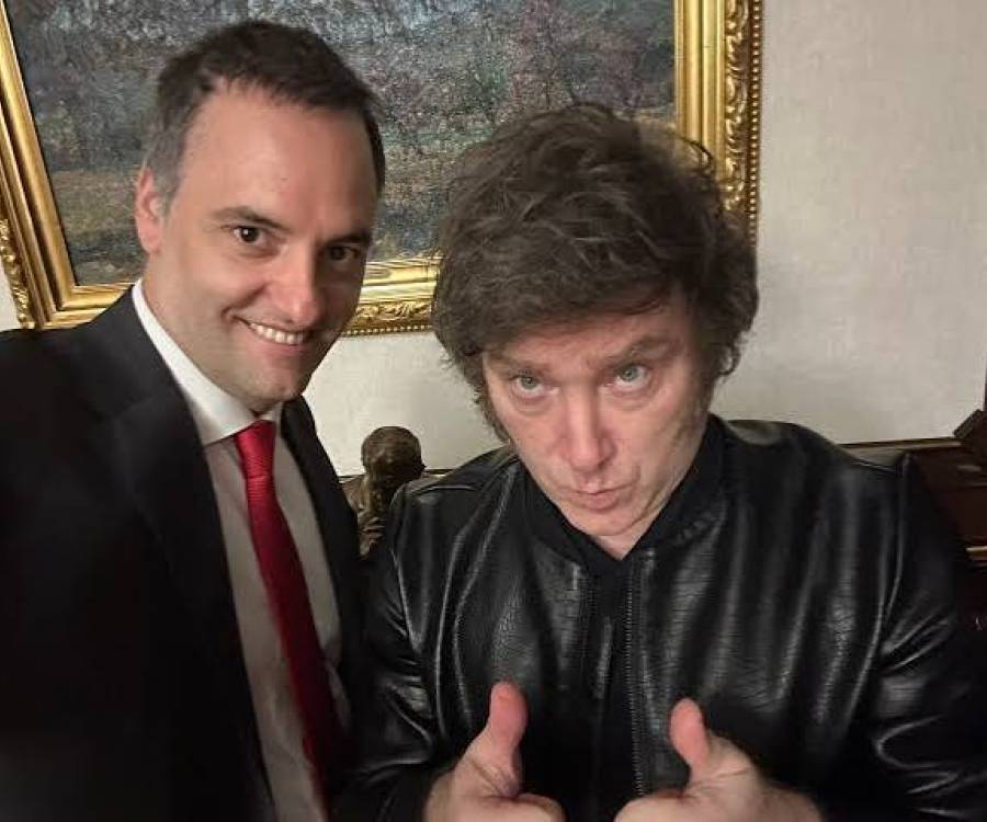 Horas cruciales en el Gobierno: Milei recibe en Olivios a Manuel Adorni y define el futuro del jefe de Gabinete