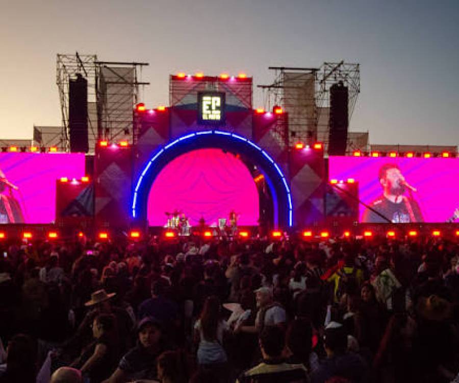 El Día del Amigo se celebra en el Poncho con el debut de un festival formato sunset