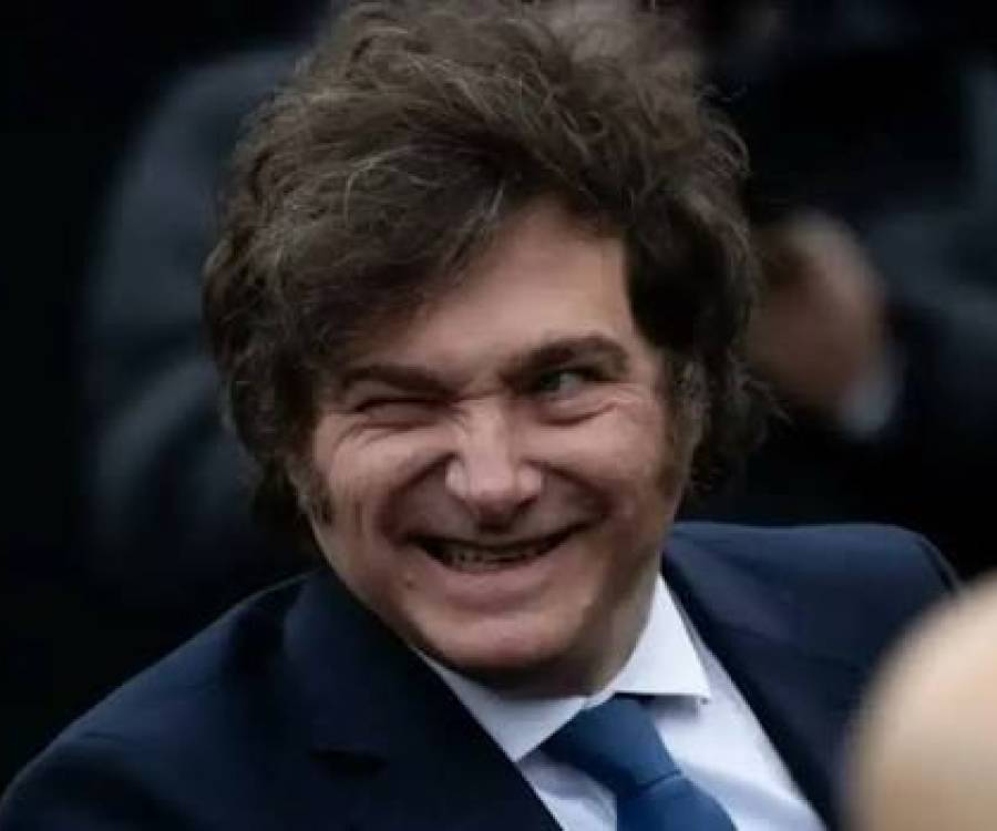 Campaña antiargentina: Milei habilitó por decreto a expulsar a los extranjeros que agravien al país o a sus ciudadanos