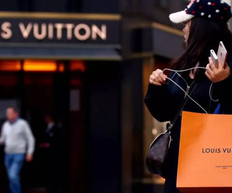 El Grupo Louis Vuitton más cerca de la Argentina: negocia para desembarcar en la avenida Alvear