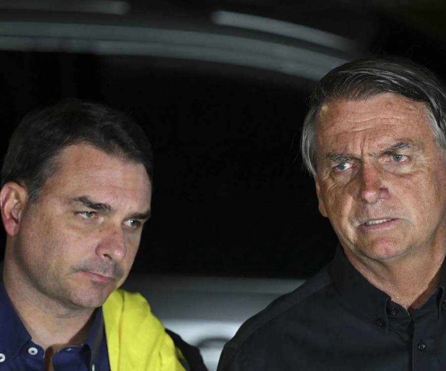 La campaña de Flávio Bolsonaro tambalea por una investigación de corrupción y lavado de dinero