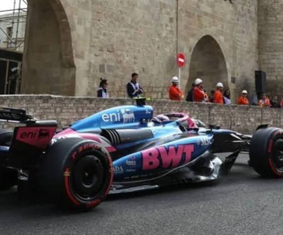 Franco Colapinto chocó a Pierre Gasly y abandonaron los dos Alpine en el circuito callejero de Bakú del GP de Azerbaiyán de Fórmula 1